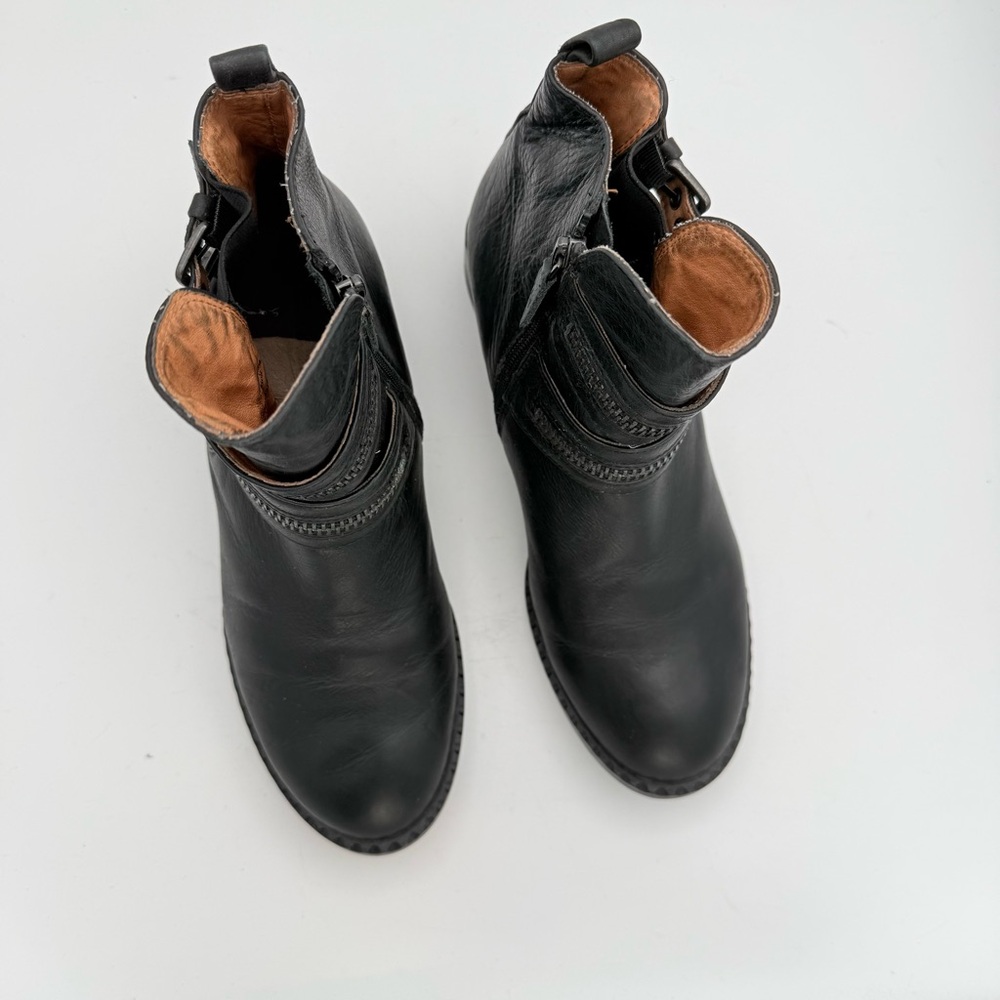 Gentle Souls women’s Barnaby Zip ankle moto boots black leather heeled bootie 8 - Picture 3 of 9